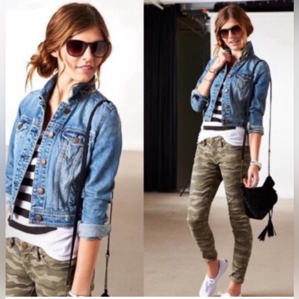 AEO Medium Wash Cropped Denim Jacket Medium